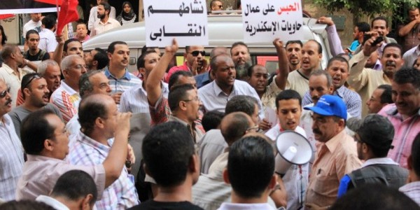 Travailleurs de l’Alexandria Containers Company mobilisés contre l’emprisonnement de cinq de leurs collègues.