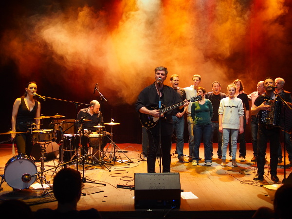 Tous sur la scène avec Les grandes bouches !